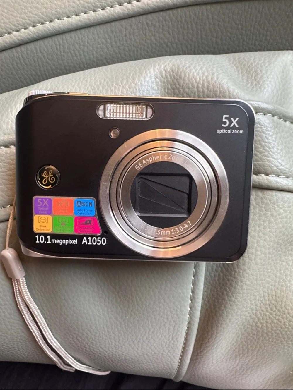 General Imaging Co. Digital Camera A1050